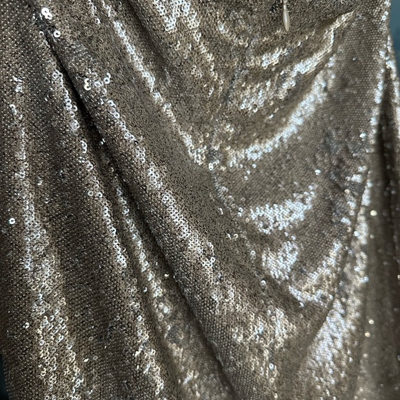 White House Black Market Sequined skirt. Gold/silver - Picture 8 of 9